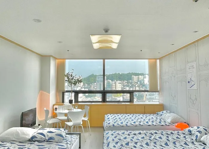 2026best 홍대입구역1분 연남동5분 멋진뷰 넓은룸 짐보관 홍대거리 올리브영1분 Apartment *