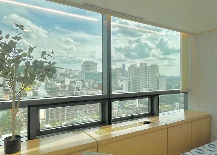 2026best 홍대입구역1분 연남동5분 멋진뷰 넓은룸 짐보관 홍대거리 올리브영1분 Apartment Seoul