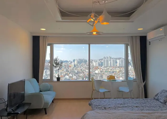 2026best 홍대입구역1분 연남동5분 멋진뷰 넓은룸 짐보관 홍대거리 올리브영1분 Apartment