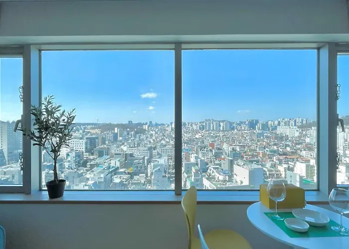 2026best 홍대입구역1분 연남동5분 멋진뷰 넓은룸 짐보관 홍대거리 올리브영1분 Seoul