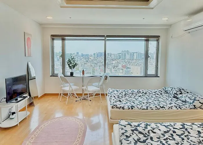 2026best 홍대입구역1분 연남동5분 멋진뷰 넓은룸 짐보관 홍대거리 올리브영1분 Seoul