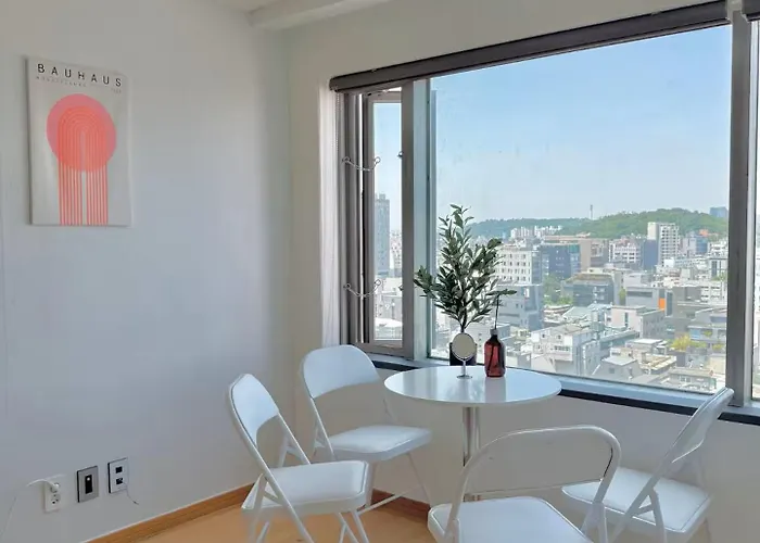 Apartment 2026best 홍대입구역1분 연남동5분 멋진뷰 넓은룸 짐보관 홍대거리 올리브영1분 *