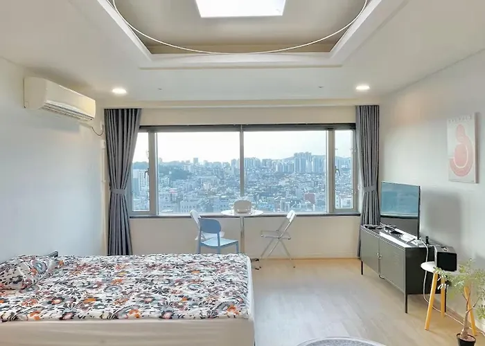 Apartment 2026best 홍대입구역1분 연남동5분 멋진뷰 넓은룸 짐보관 홍대거리 올리브영1분 Seoul