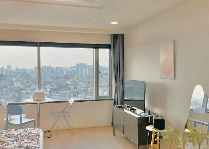 2026best 홍대입구역1분 연남동5분 멋진뷰 넓은룸 짐보관 홍대거리 올리브영1분 Apartment