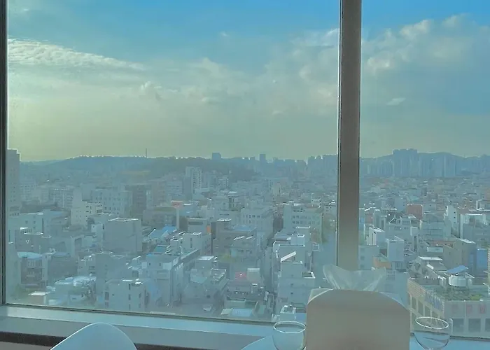 2026best 홍대입구역1분 연남동5분 멋진뷰 넓은룸 짐보관 홍대거리 올리브영1분 Seoul