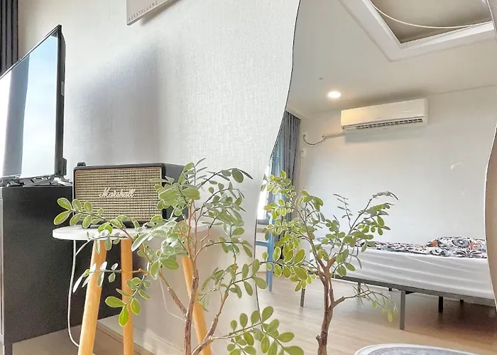 2026best 홍대입구역1분 연남동5분 멋진뷰 넓은룸 짐보관 홍대거리 올리브영1분 Seoul