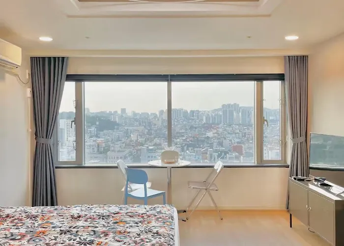 2026best 홍대입구역1분 연남동5분 멋진뷰 넓은룸 짐보관 홍대거리 올리브영1분 Apartment