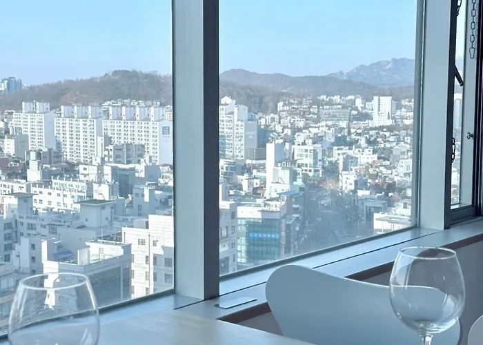 2026best 홍대입구역1분 연남동5분 멋진뷰 넓은룸 짐보관 홍대거리 올리브영1분 서울특별시