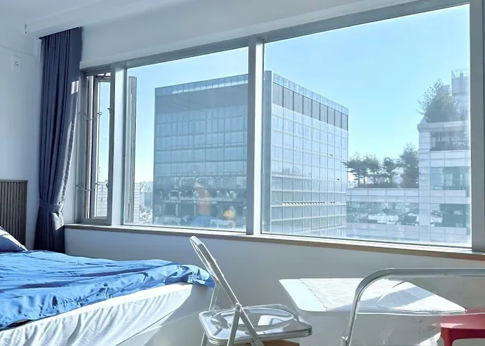 2026best 홍대입구역1분 연남동5분 멋진뷰 넓은룸 짐보관 홍대거리 올리브영1분 Apartment *