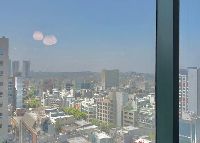 Apartment 2026best 홍대입구역1분 연남동5분 멋진뷰 넓은룸 짐보관 홍대거리 올리브영1분 Seoul