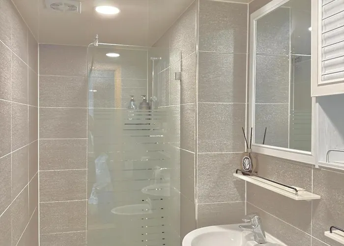 2026best 홍대입구역1분 연남동5분 멋진뷰 넓은룸 짐보관 홍대거리 올리브영1분 Apartment