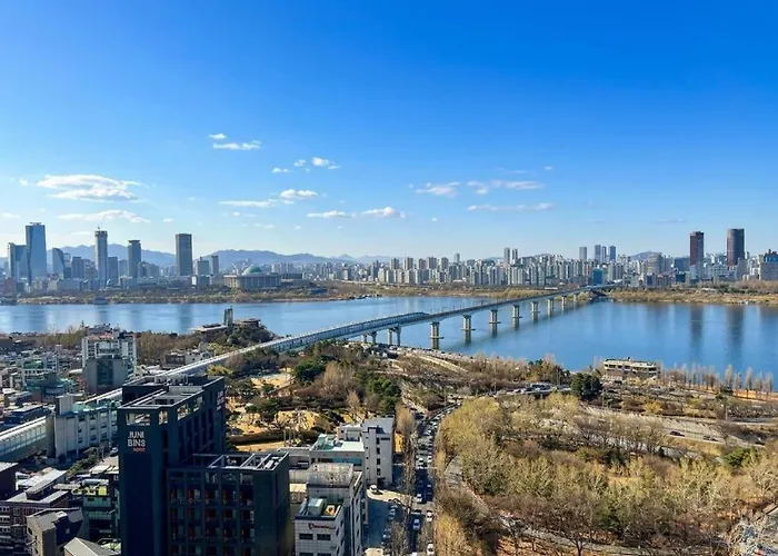 홍대입구역1분 연남동5분 멋진전망 넓은공간 짐보관 홍익대쇼핑거리 올리브영1분 2qbed Apartment Seoul