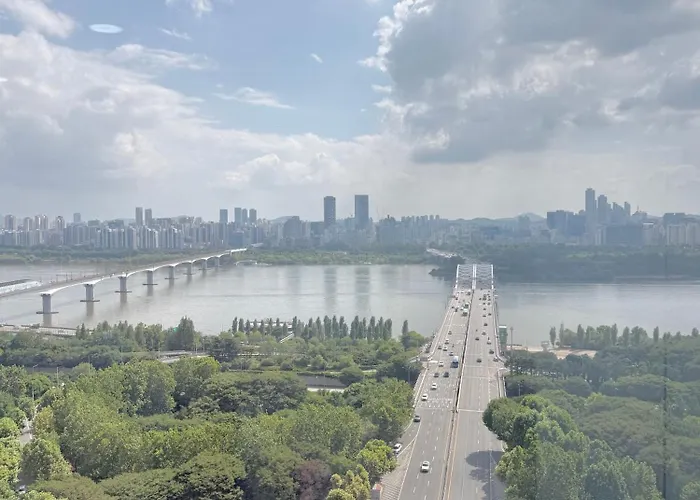 Apartment 홍대입구역1분 연남동5분 멋진전망 넓은공간 짐보관 홍익대쇼핑거리 올리브영1분 2qbed *
